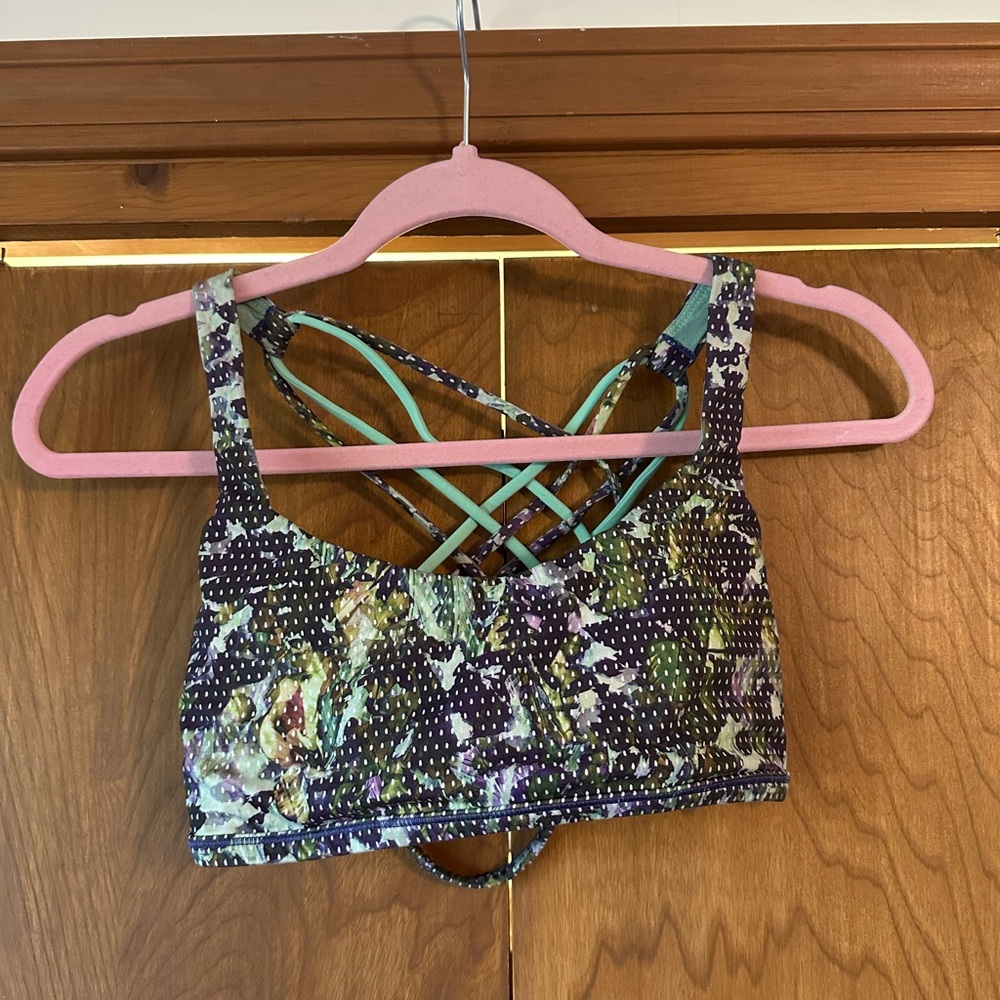 Lululemon sports bra